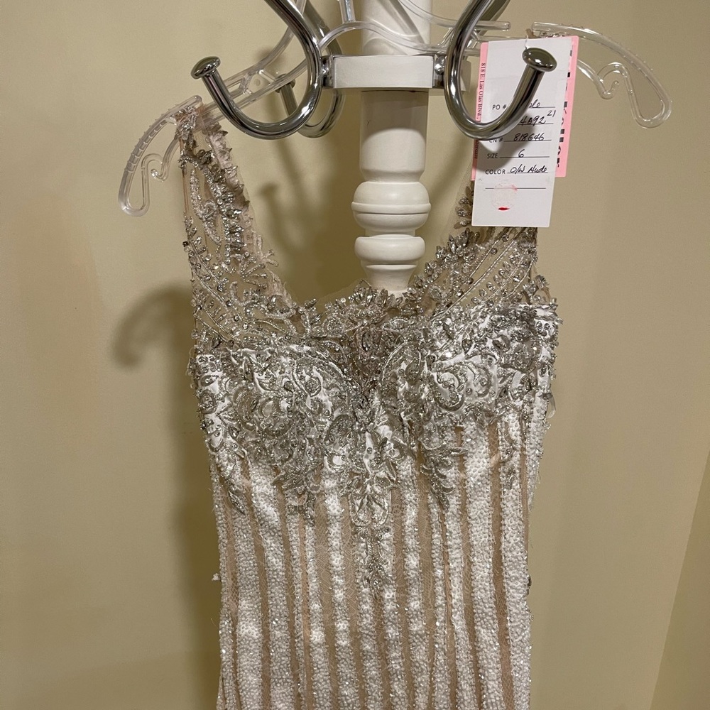 Bedazzled wedding dress - Picture 1 of 4